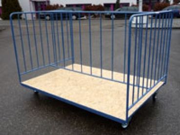 Paketwagen mit mittiger Längswand