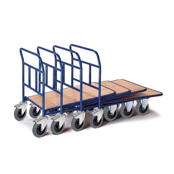 CC Wagen ineinandergeschoben