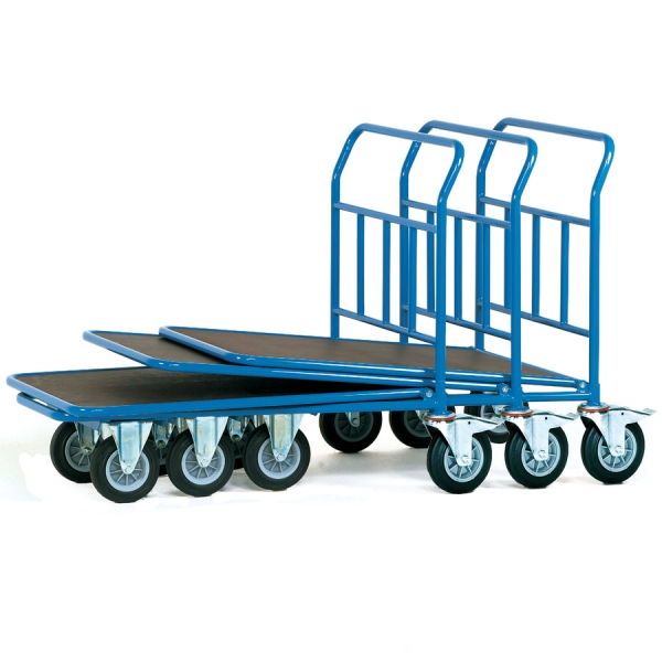 CC Wagen ineinandergeschoben